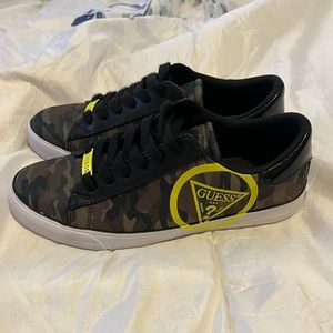 Camouflage Guess Sneakers